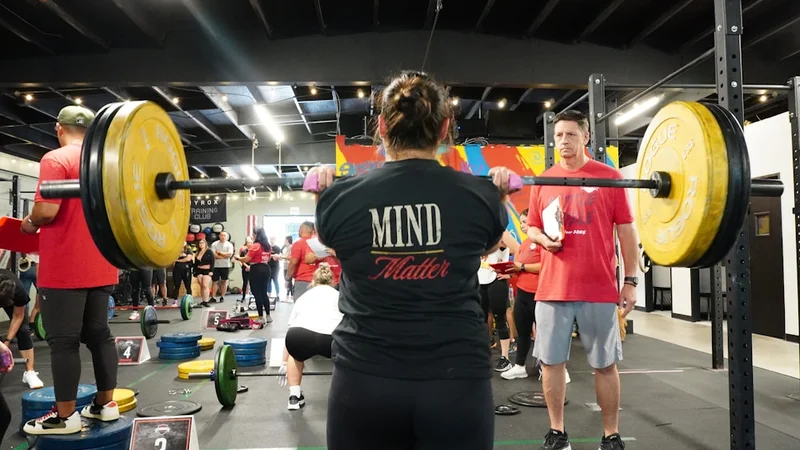 atleta em ensaio mental concentrado antes de uma competição, olhos fechados, expressão tranquila